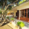 Отель Well maintained house with garden 100m from the beach, patio, BBQ and wifi, фото 1