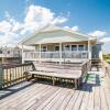 Отель Beach Barracks by Oak Island Accommodations, фото 21