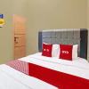 Отель OYO 91689 Homestay Syariah Imah 2, фото 14