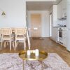 Отель New 1br apartment with a parking spot, фото 4