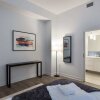 Отель Sky on Main - Luxe DT Apts with Gym + Roof Terrace by Zencity, фото 3