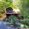 Отель Er96 - Squirrel's Leap - Great Location! Close To Town! 2 Bedroom Cabin by RedAwning, фото 15