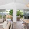 Отель Harveys Beach House, фото 4