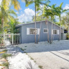 Отель Miami 4 Bedroom Home, 10 Guests BBQ Museums & Art, фото 1