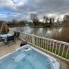 Отель Luxury Lakeside Lodge L2 with Hot tub situated at Tattershall Lakes Country Park, фото 9