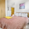 Отель Greenwich Court - Modern Windsor 1 bed flat, with gated allocated parking., фото 1