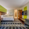 Отель Holiday Inn Express & Suites Dallas NW - Farmers Branch, an IHG Hotel, фото 6