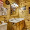 Отель Ern854 - Wagon Wheel Lodge - Great Location! Close To All The Action! 9 Bedroom Cabin by RedAwning, фото 28