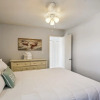Отель SPC 2013 is a Pet Friendly Upstairs 1 BR With Seasonal Beach Setup by Redawning, фото 2