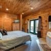 Отель Ever After - One Bedroom Cabin, фото 3