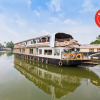 Отель OYO 24611 Houseboat Water Cruise Sharing, фото 1