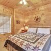 Отель King Of The Mountain 3 Bedroom Cabin, фото 1