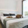 Отель Phaedrus Living: Executive Harbour Suites 203, фото 18