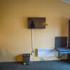 Отель The Coast Motel, фото 5