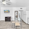 Отель Beach Escape Corner Apartment, фото 6