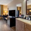 Отель Comfort Inn & Suites near Six Flags, фото 23