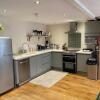 Отель Charming 2-bed Cottage in Otley, фото 5
