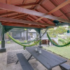 Отель Brevard Retreat: Fireplace, Deck & Screened Porch!, фото 16