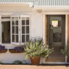 Отель Oneroa Escape - Bell's Cottage, фото 14