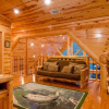 Отель Denali Private Cabin Includes Xbox, Hot Tub, and Stone Pizza Oven by Redawning, фото 5