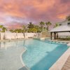 Отель Monarch by Avantstay Breathtaking Estate w/ Beach Access, Swim Up Bar, Hot Tub, & Rooftop Views, фото 18