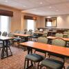 Отель Hampton Inn & Suites Newport News (Oyster Point), фото 17