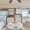 Отель Fort Walton Beach Studio: Shared Pool & Beach Bar!, фото 11