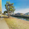 Отель New Listing! Cozy Canal-side , Walk To Beach 2 Bedroom Condo, фото 12