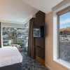Отель Holiday Inn Express And Suites Queenstown, an IHG Hotel, фото 33