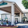 Отель Quality Inn & Suites Des Moines - Merle Hay Road в Де-Мойне