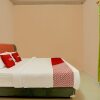 Отель OYO 92464 Efniati Homestay Syariah, фото 3