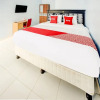 Отель Azka Homestay Syariah by OYO Rooms, фото 8