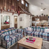 Отель Kizzy's Kove - Two Bedroom Cabin, фото 15