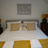 Отель 5 Bedrooms/sleeps 10-12/free Wifi & Parking/garden, фото 11