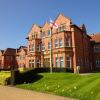 Отель De Vere Venues Cheadle House в Чидл