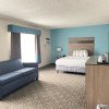 Отель Days Inn & Suites by Wyndham Spokane, фото 27