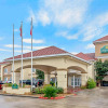 Отель La Quinta Inn & Suites by Wyndham Conroe, фото 1