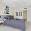 Отель First Class Luxurious Apartment On Noosa River Unit 1 Wai Cocos 215 Gympie Terrace, фото 2