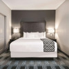 Отель La Quinta Inn & Suites by Wyndham Victoria - South, фото 7