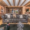 Отель Kashmyre Chalet Luxe Chauffeur Sauna в Ла-Клюзе