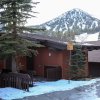 Отель Mammoth West 137 Updated Deluxe Condo, Just A Short Walk to Canyon Lodge by RedAwning в Маммот-Лейкс