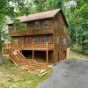 Отель Mcgaheysville Home w/ Screened Porch & Gas Grill! в Массанаттен