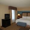 Отель Hampton Inn & Suites Charlotte Airport, фото 16