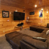 Отель Playhouse Cinema - Four Bedroom Cabin, фото 13