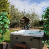 Отель Deluxe 1 Bed Versace Hottub Skytv, фото 13