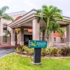 Отель Quality Suites Fort Myers - I-75, фото 49
