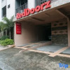 Отель RedDoorz Plus @ Canley Residential, фото 17
