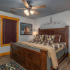 Отель Mountain Sunrise Pool Cottage, фото 32