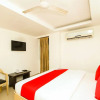 Отель Cozy Residency by OYO Rooms, фото 16