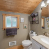 Отель Lil Bigfoot Chalet 2 Bedroom Home by NW Comfy Cabins by RedAwning, фото 5